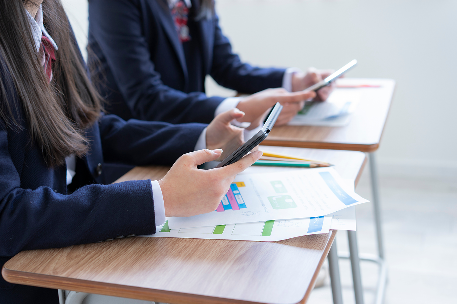 Education mobile device management helping students stay safe working on tablets